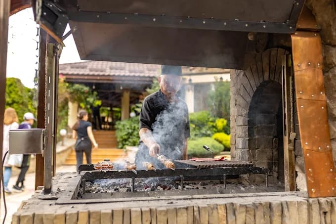 Фото 4 закладу Дворик Лева